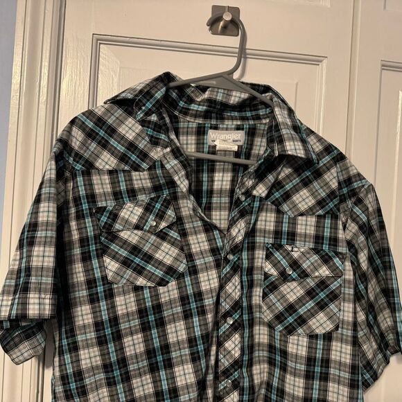 Set of (2)‎ two men’s plaid button down shirts. Size large. - Picture 7 of 9